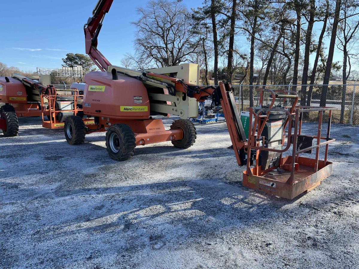 2017 JLG 450AJ
