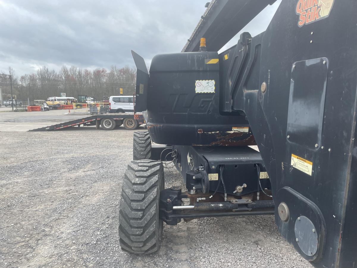 2014 JLG 800AJ