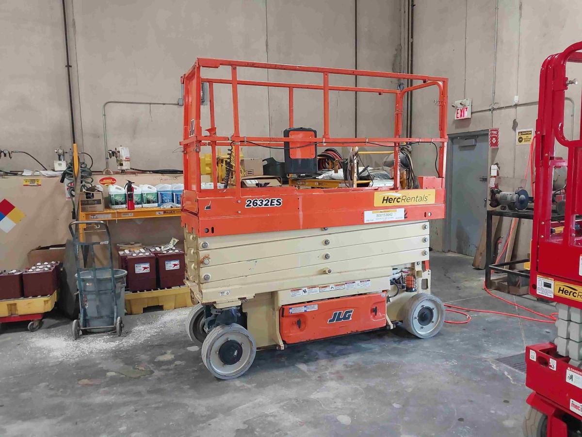 2017 JLG 2632ES