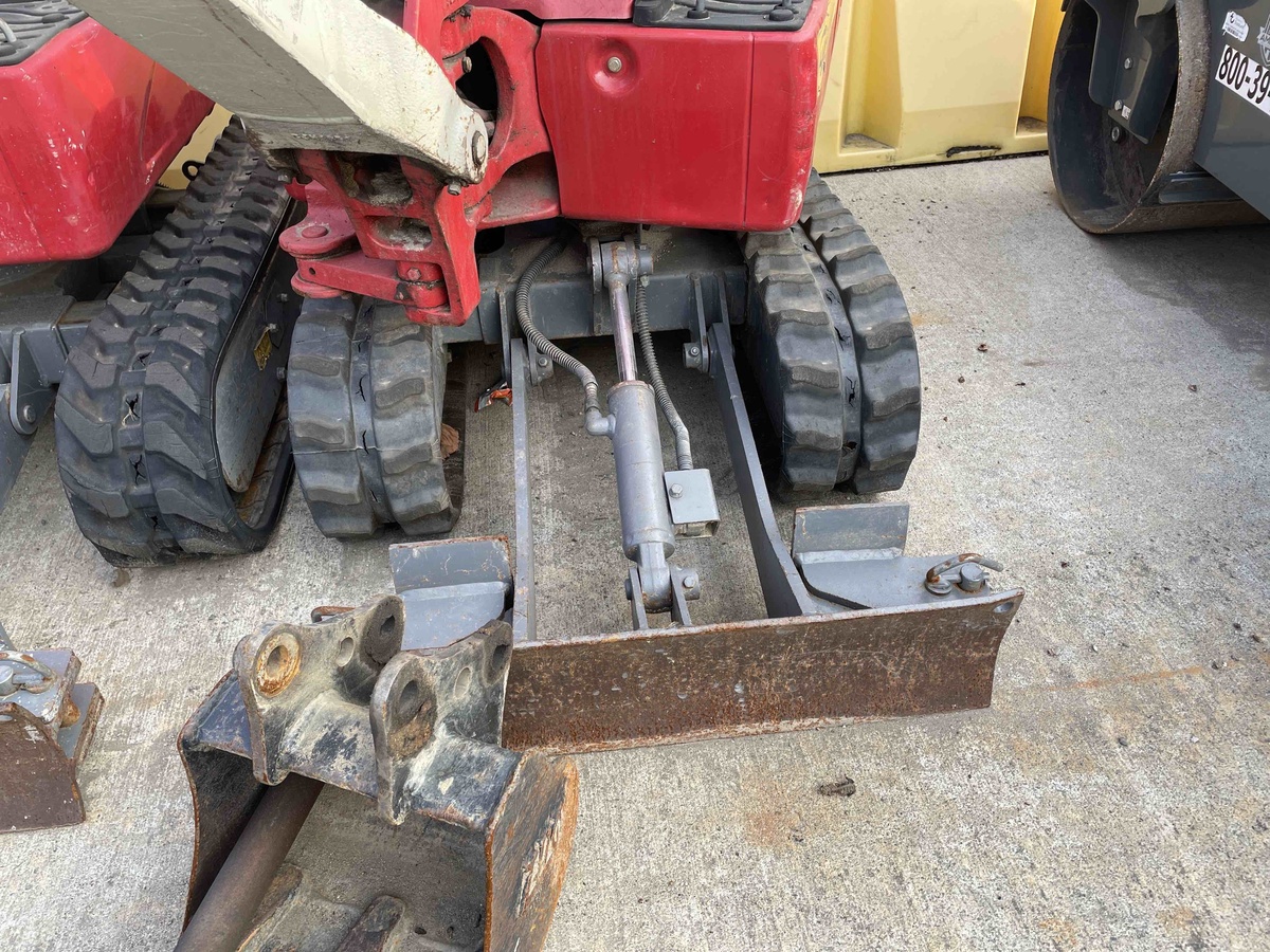 2020 Takeuchi TB210R-3