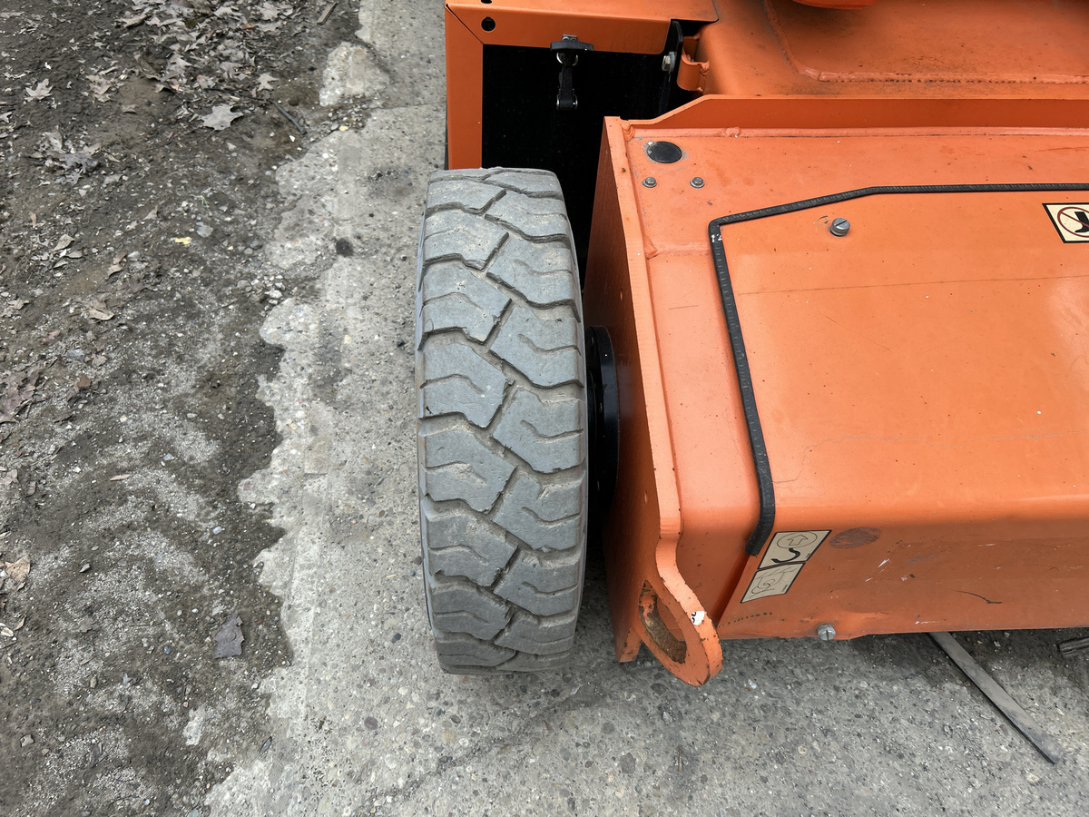 2017 JLG E400AJPN-7