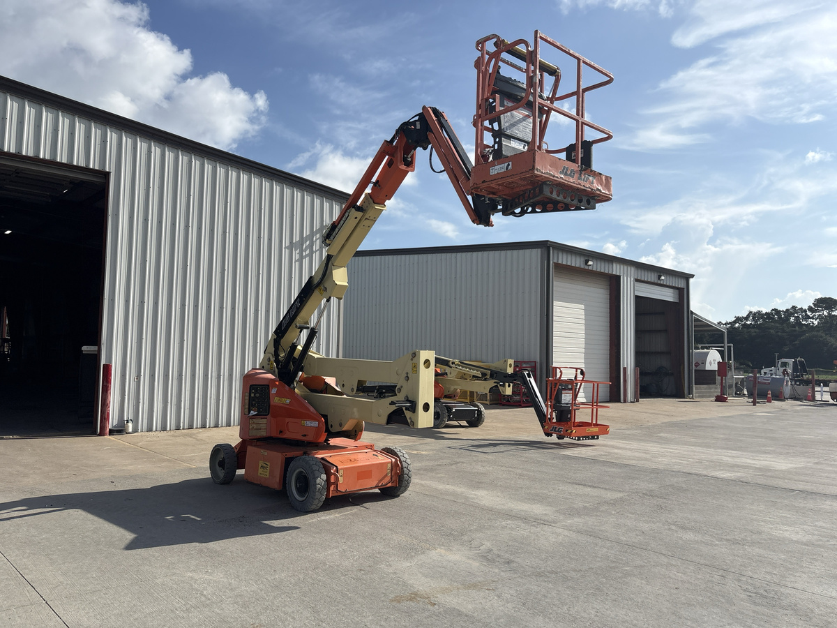 2018 JLG E400AJPN-9
