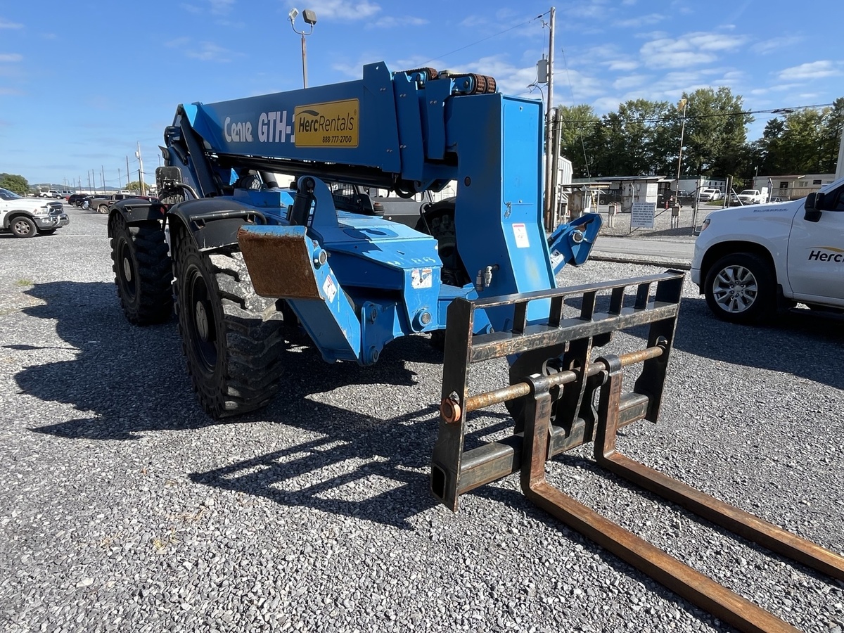 2018 Genie GTH-1056-2
