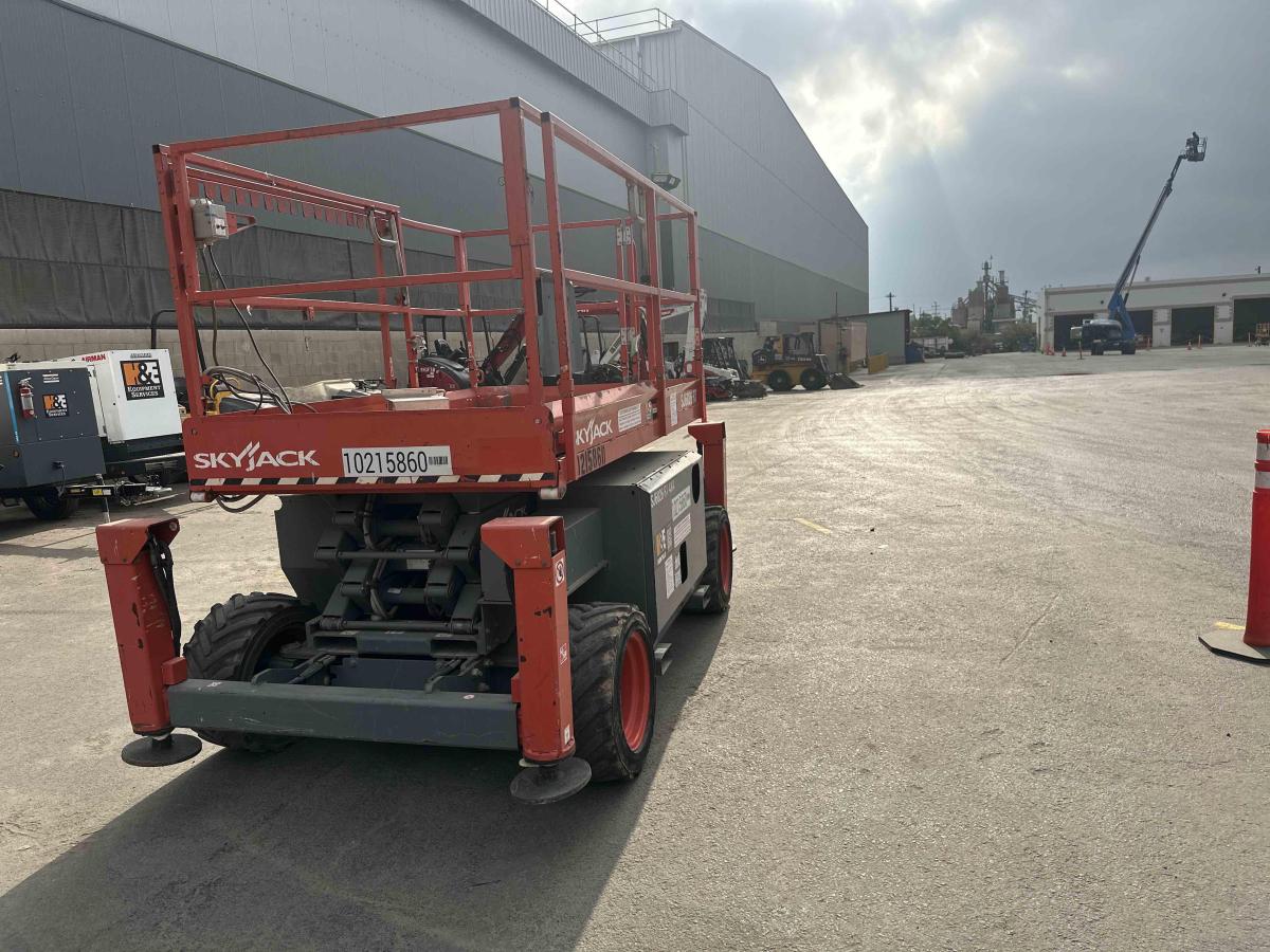 2017 Skyjack SJ-6826RT