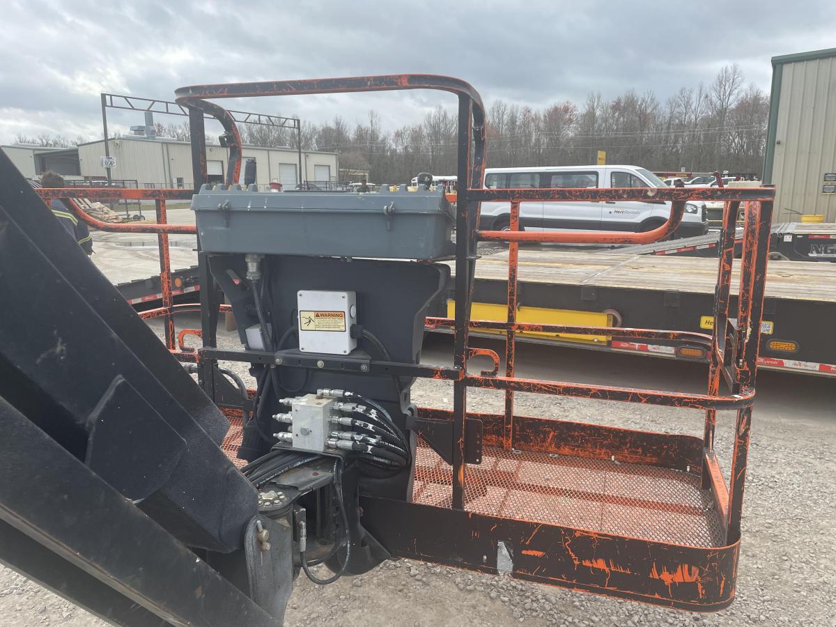 2014 JLG 800AJ