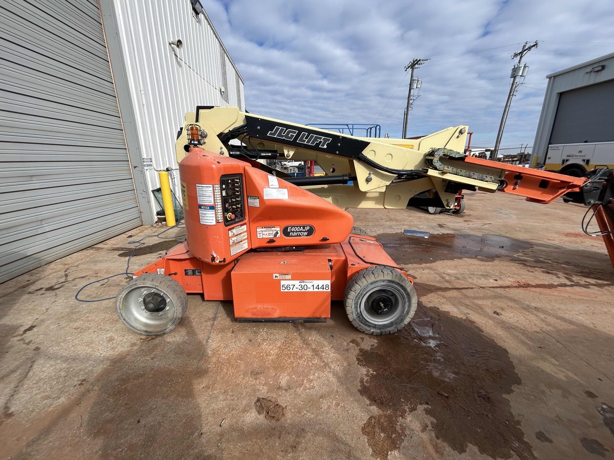 2017 JLG E400AJPN-7