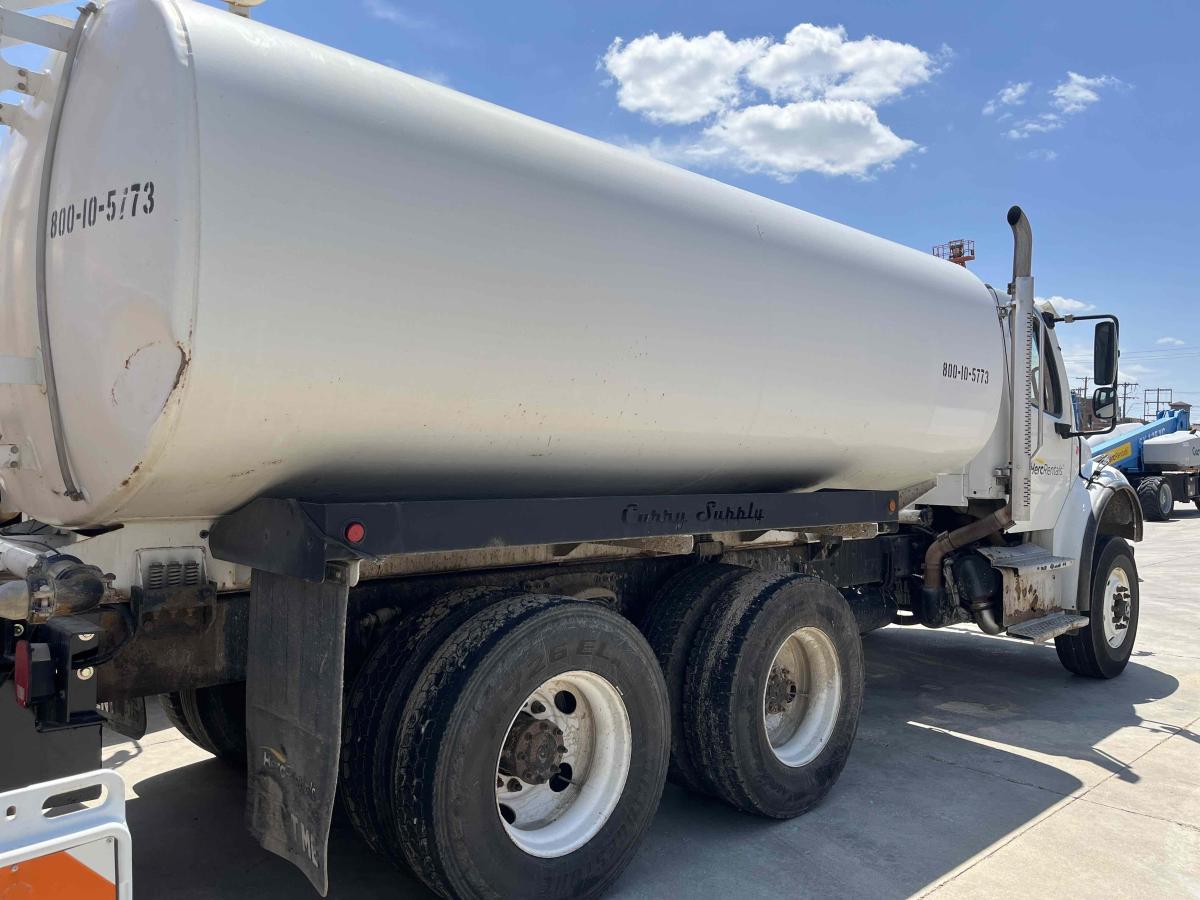 2017 Freightliner M2106