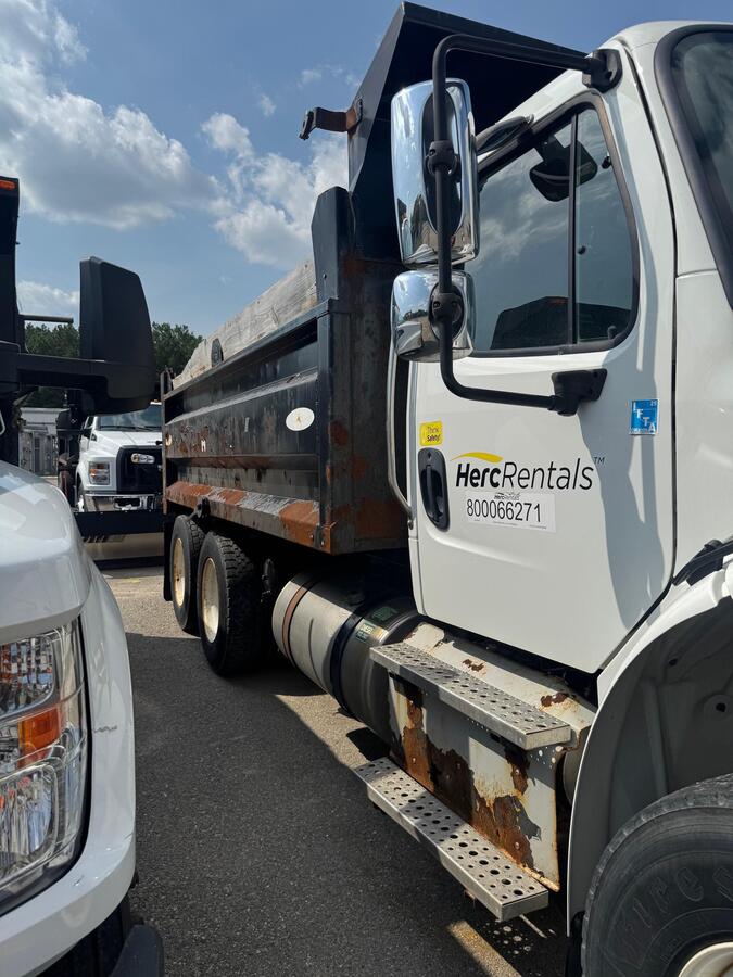 2016 Freightliner M2106-4