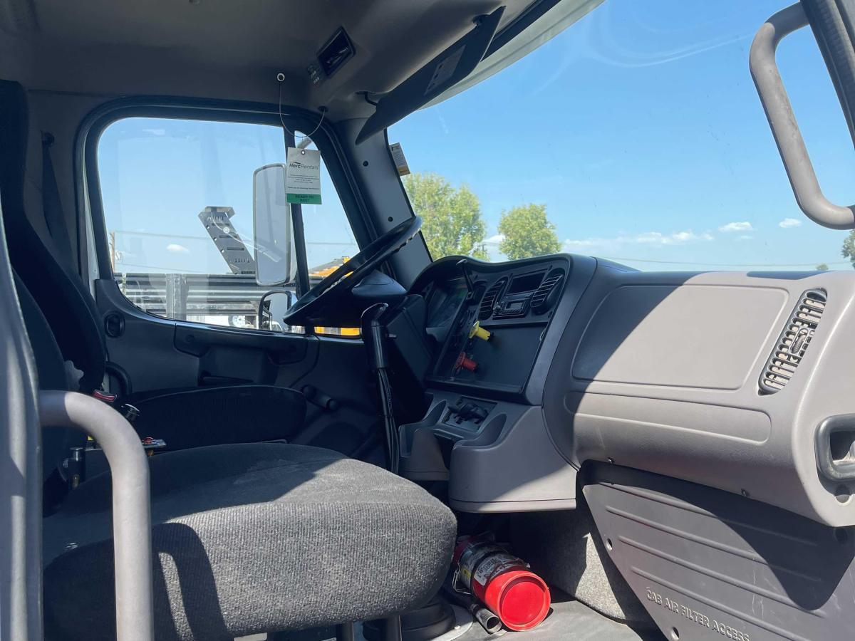 2016 Freightliner M2106-4
