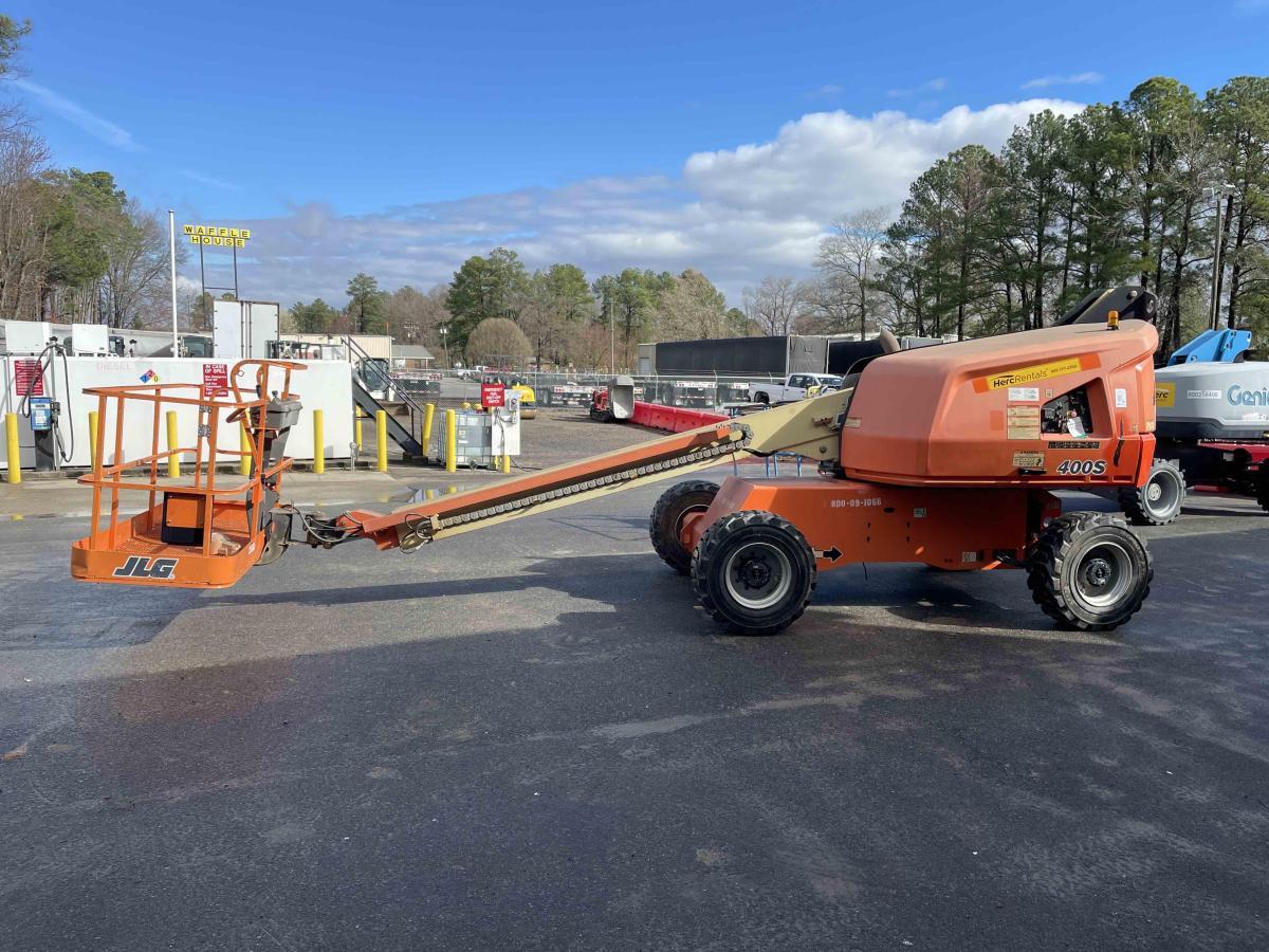 2016 JLG 400S