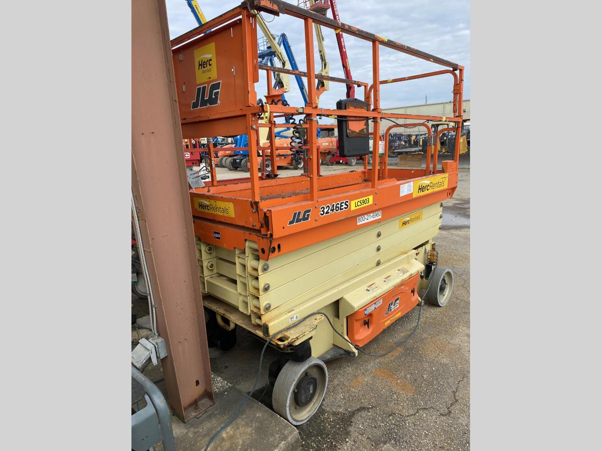 2018 JLG 3246ES