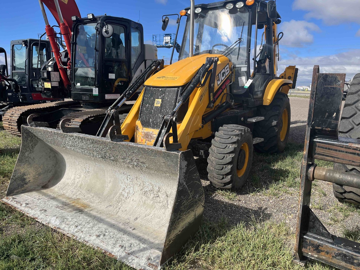 2022 JCB 3CX-4