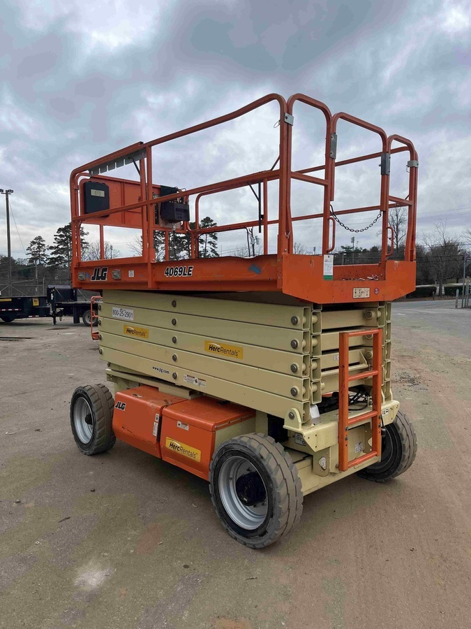 2019 JLG 4069LE