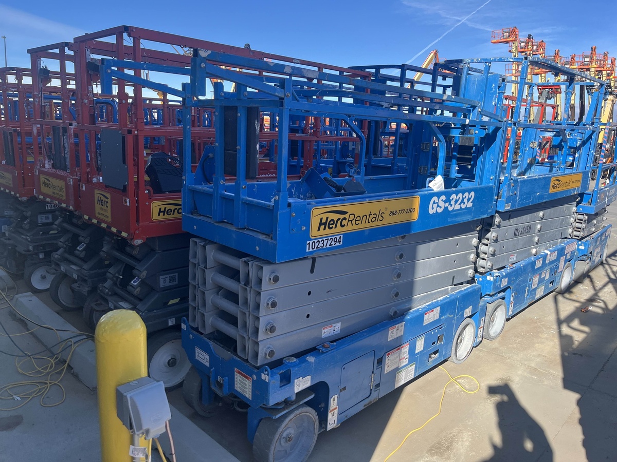2018 Genie GS-3232