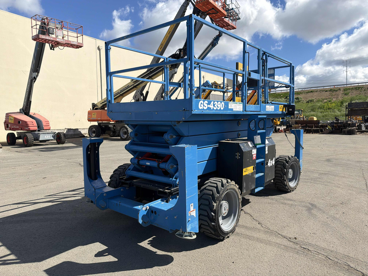2018 Genie GS-4390 RT-4