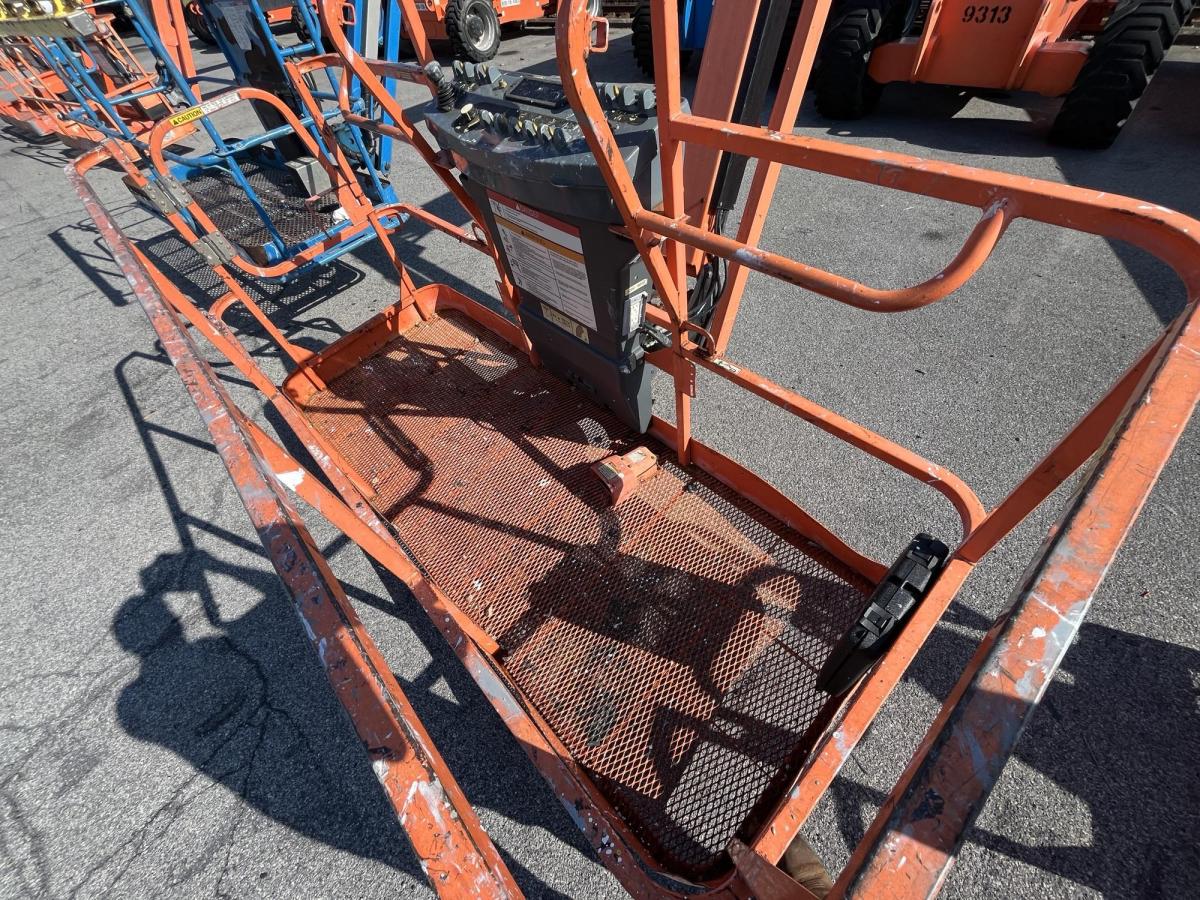 2008 JLG 800AJ