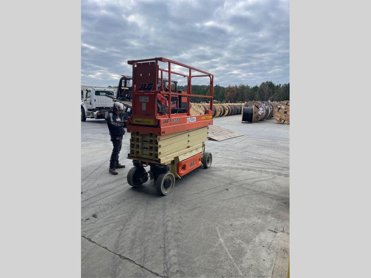2017 JLG 2632ES