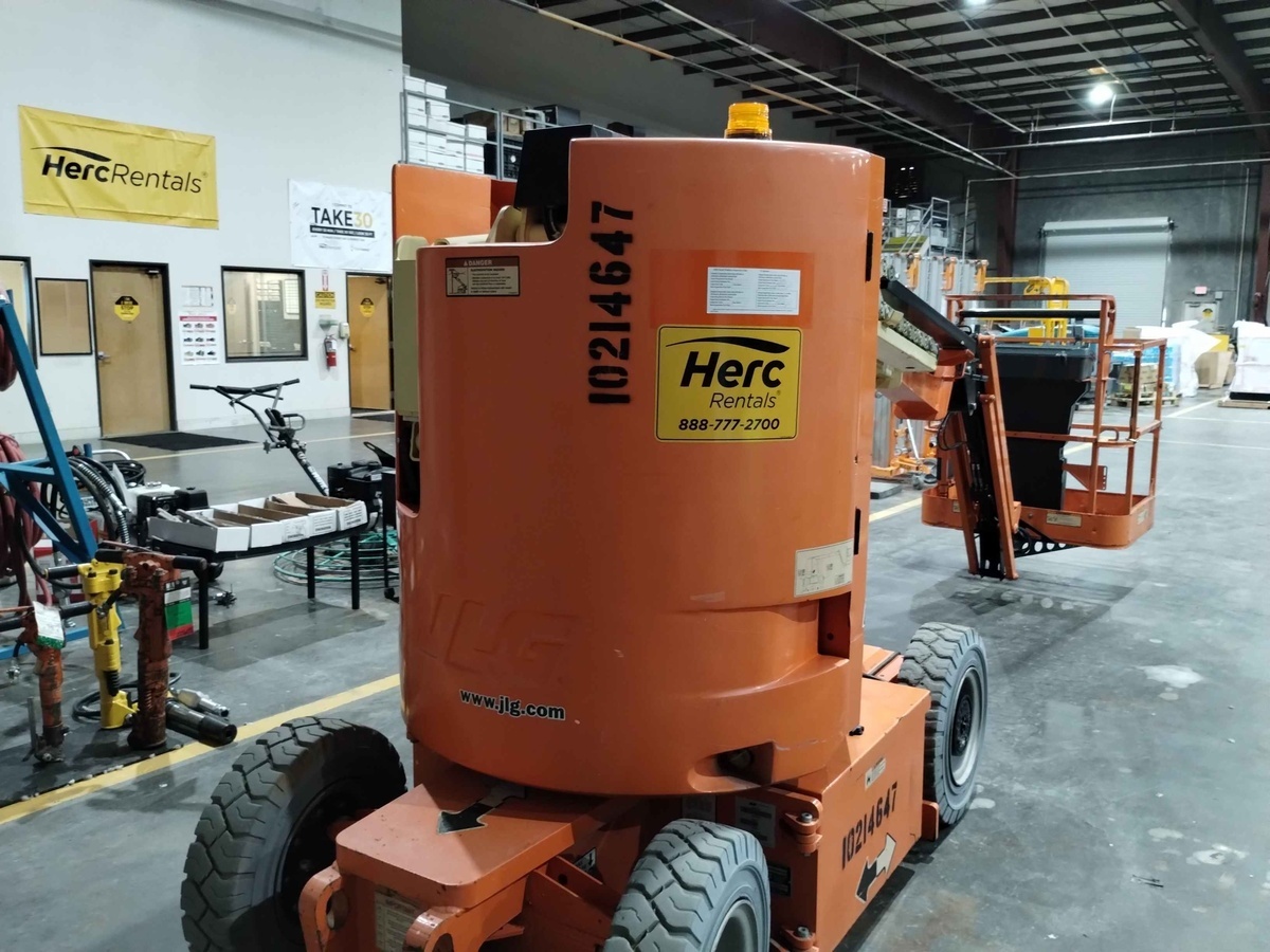 2017 JLG E300AJP-7