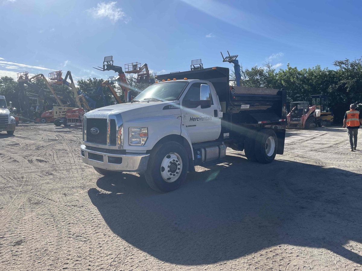 2017 Ford F750-2