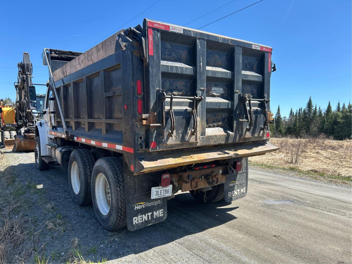 2016 Freightliner M2106-2