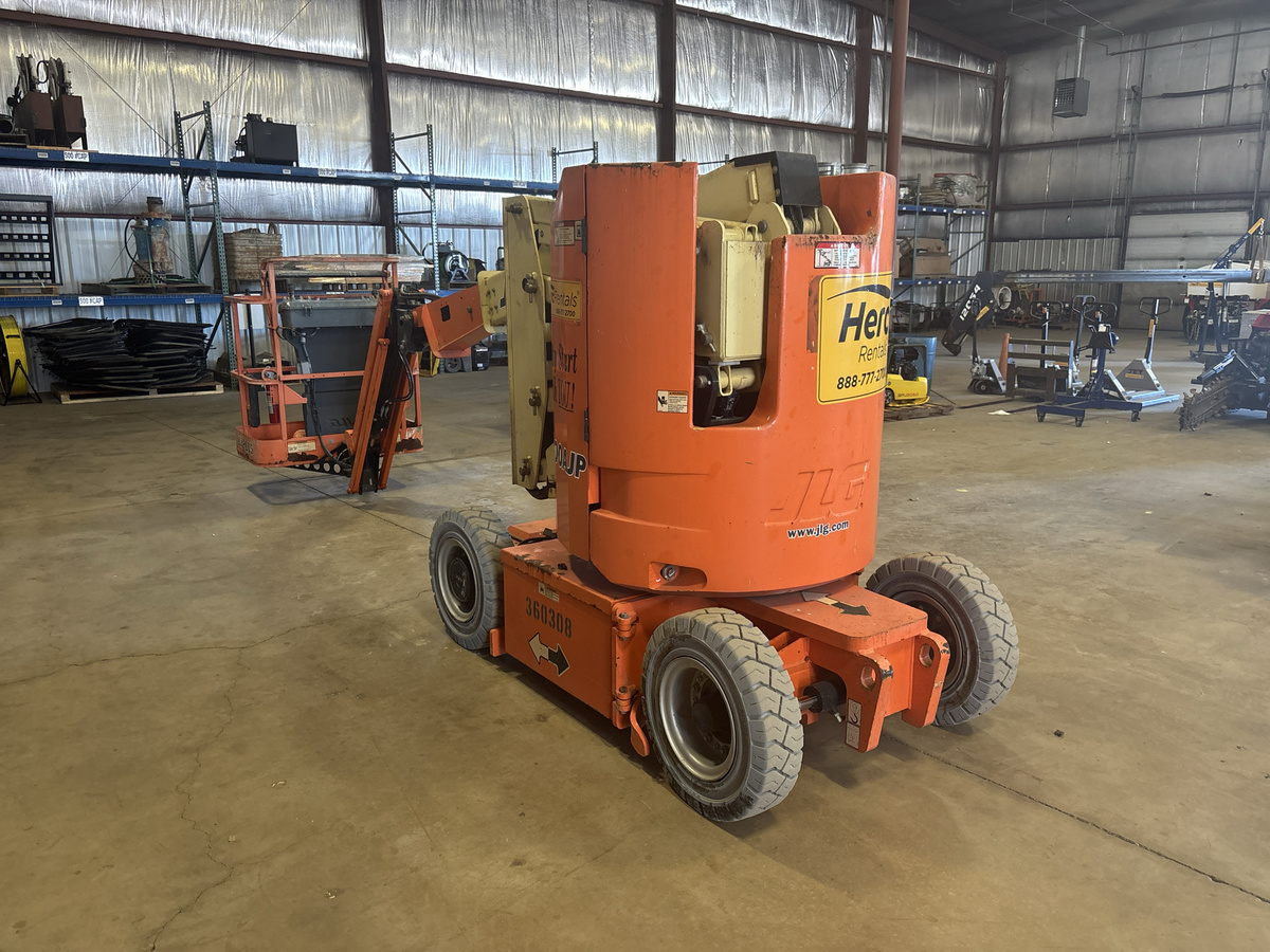 2016 JLG E300AJP-3