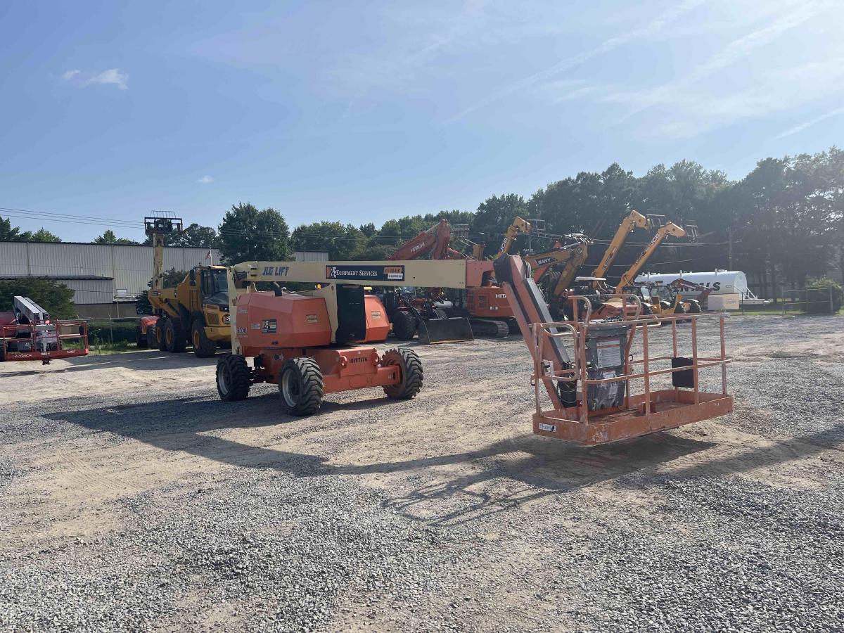 2016 JLG 800AJ-4