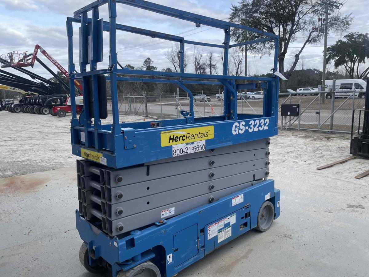2018 Genie GS-3232