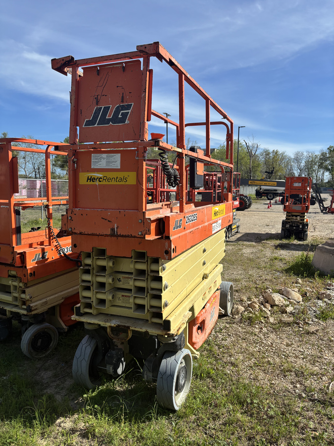 2017 JLG 2632ES-5