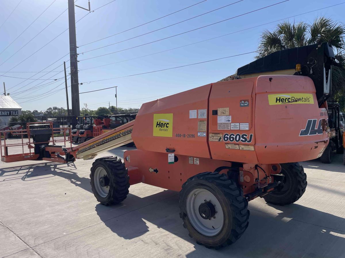 2017 JLG 660SJ