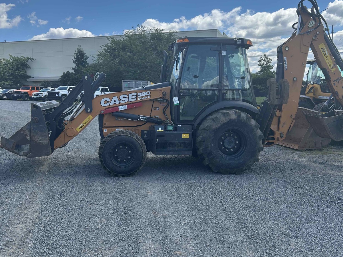 2019 Case 590SN-3