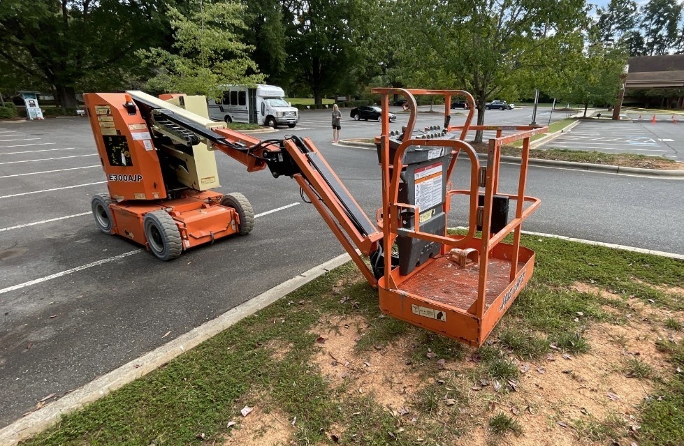 2016 JLG E300AJP-2