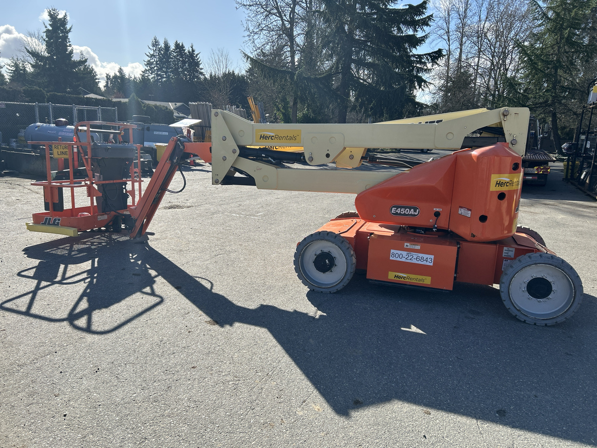 2018 JLG E450AJ
