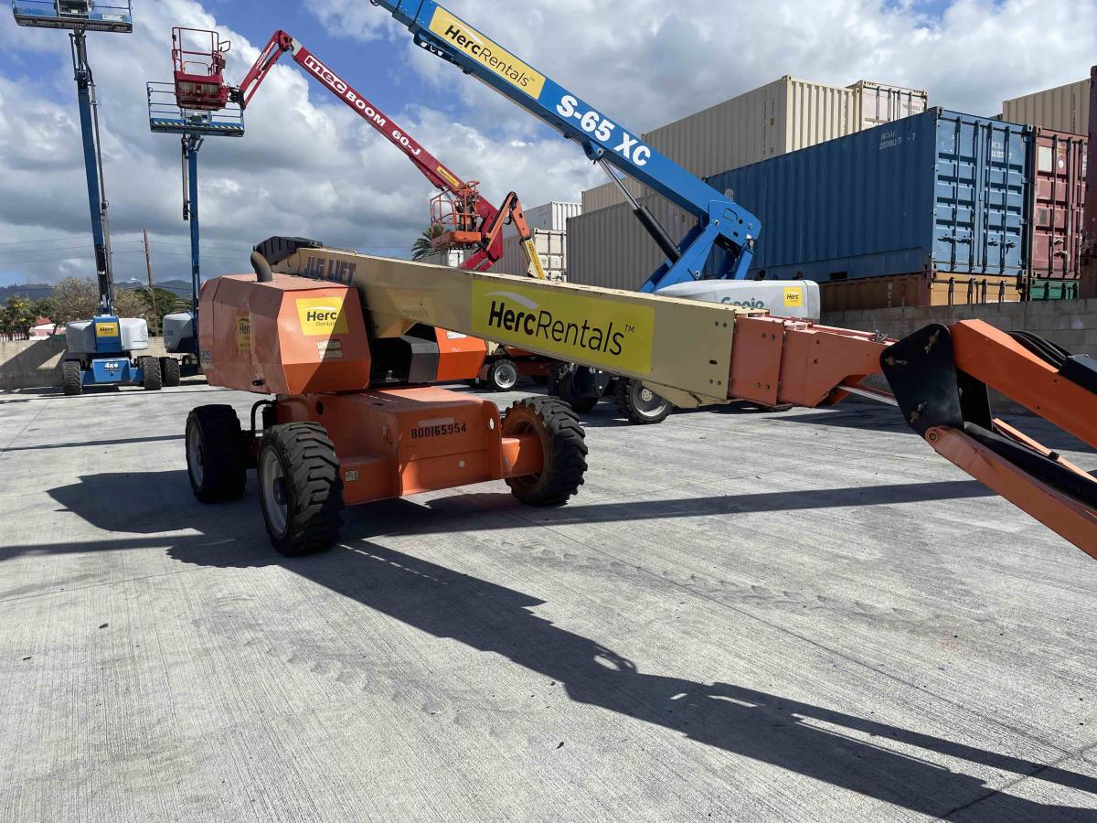 2017 JLG 660SJ