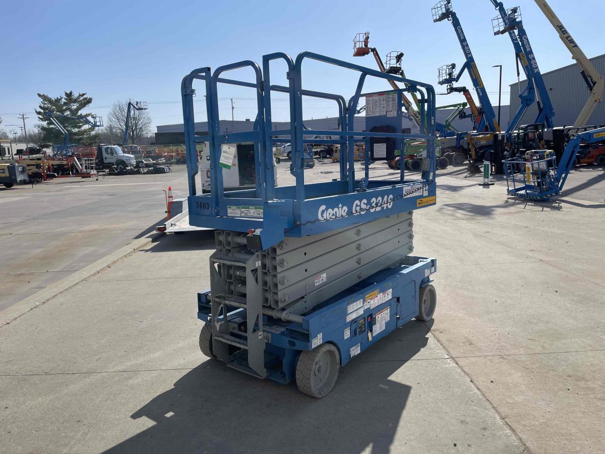2013 Genie GS-3246