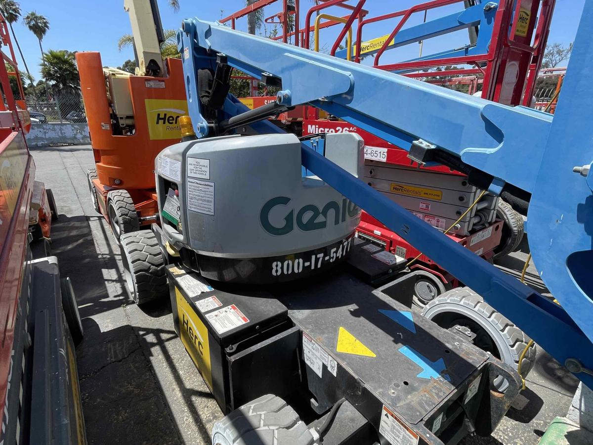 2017 Genie Z-33/18