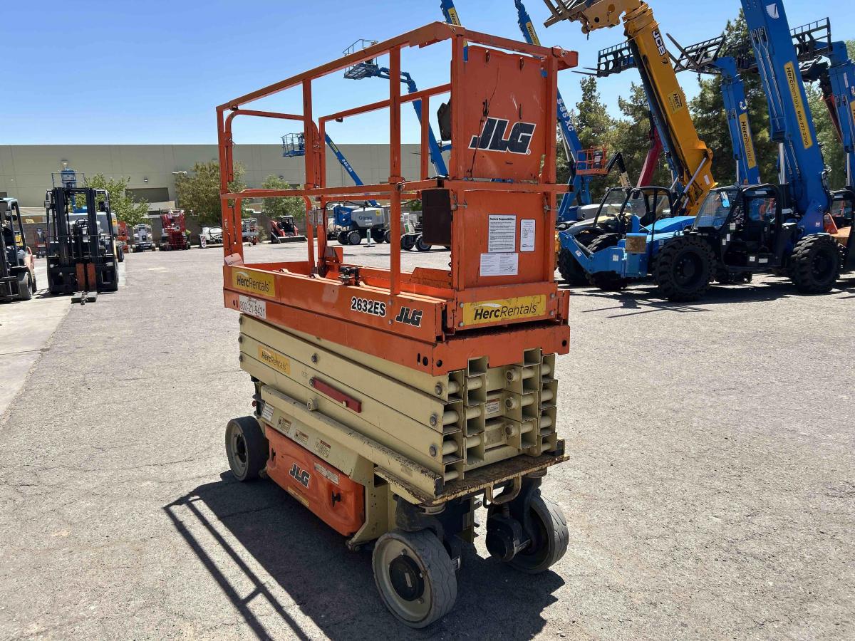 2018 JLG 2632ES-8