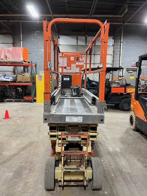 2015 JLG 2030ES