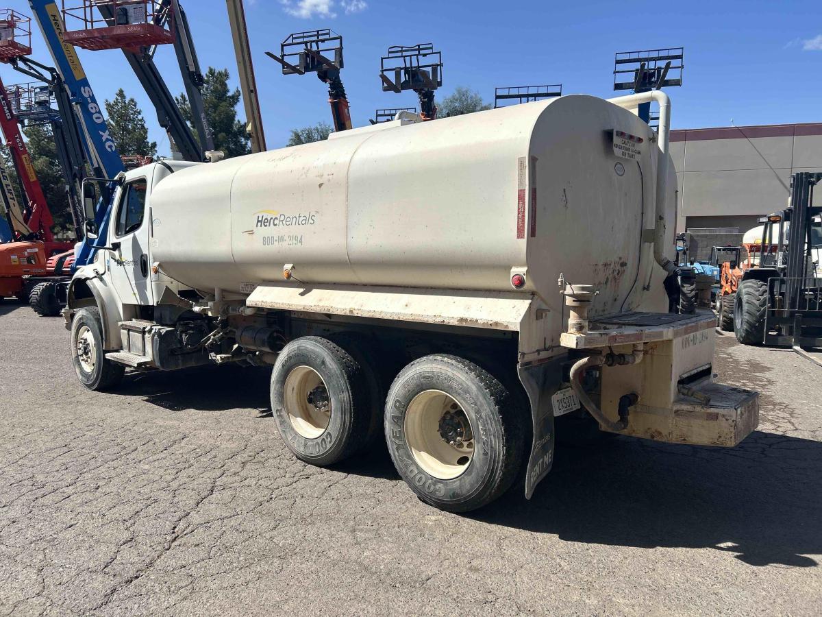 2016 Freightliner M2106-10