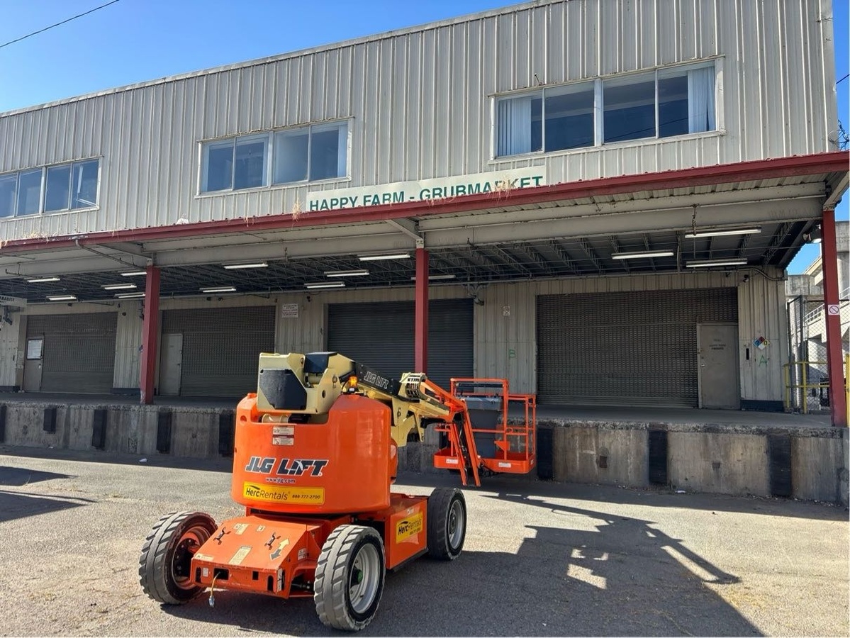 2017 JLG E450AJ-8
