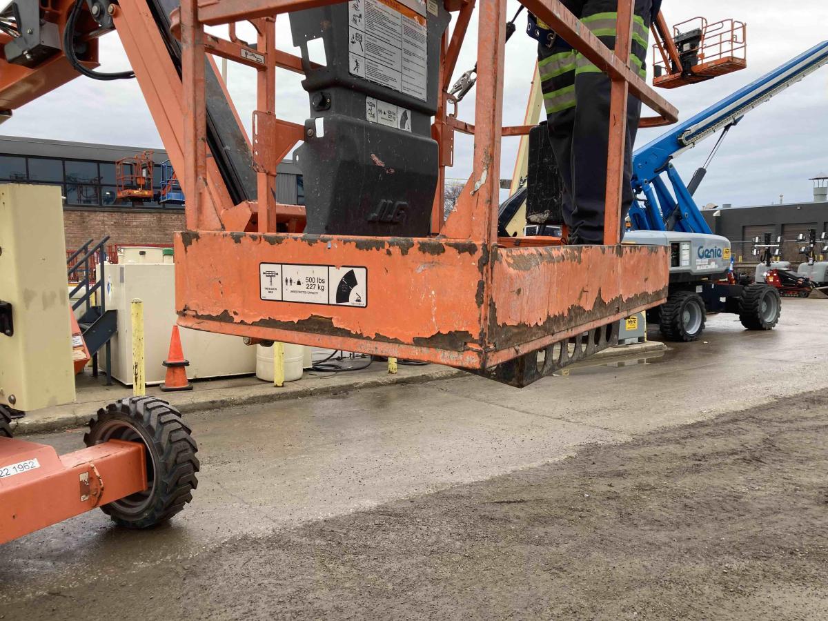 2018 JLG 340AJ