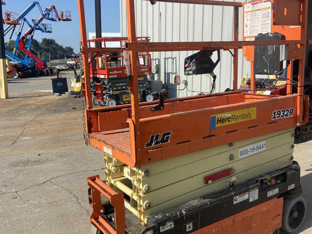 2018 JLG 1932R