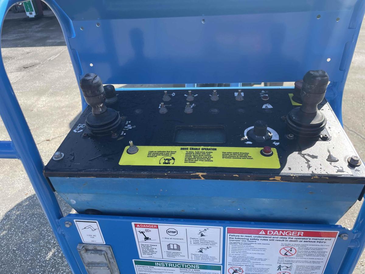 2011 Genie Z-40/23 N