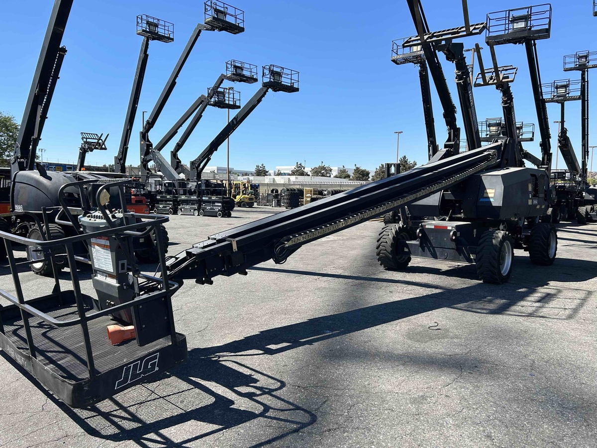 2017 JLG 800S-3