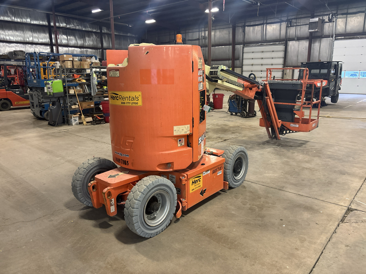 2016 JLG E300AJ-2