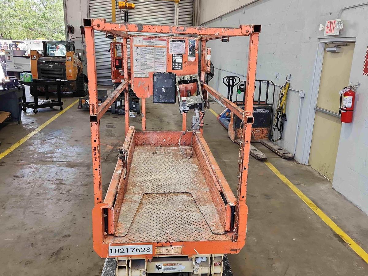 2017 JLG 1932R