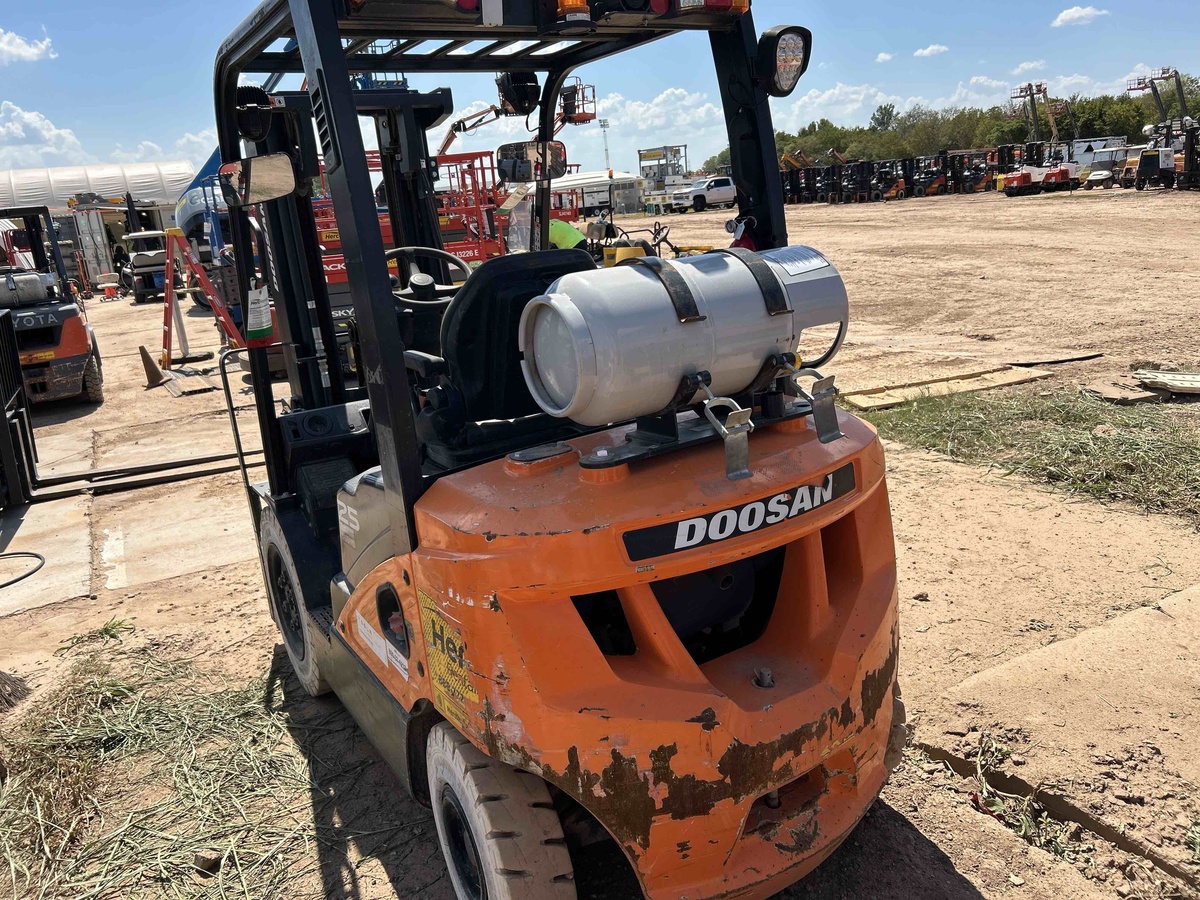 2022 Doosan G25E-7
