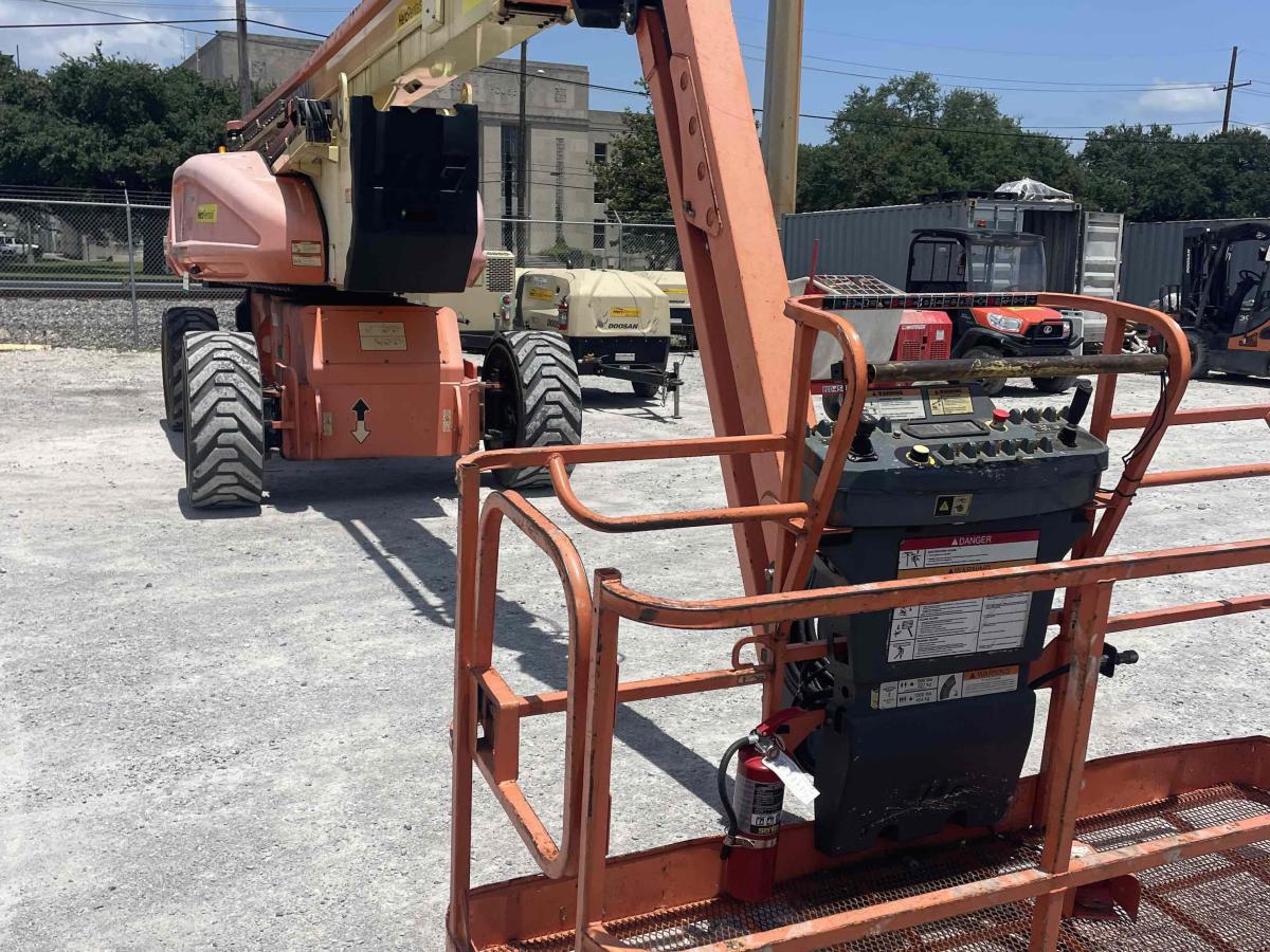 2017 JLG 1250AJP