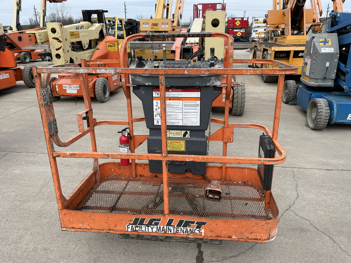 2013 JLG E450AJ-5