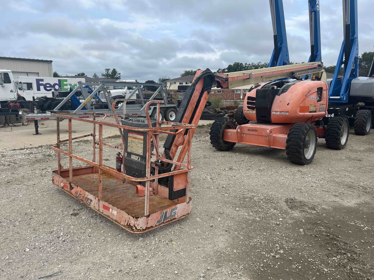 2017 JLG 600AJ-4