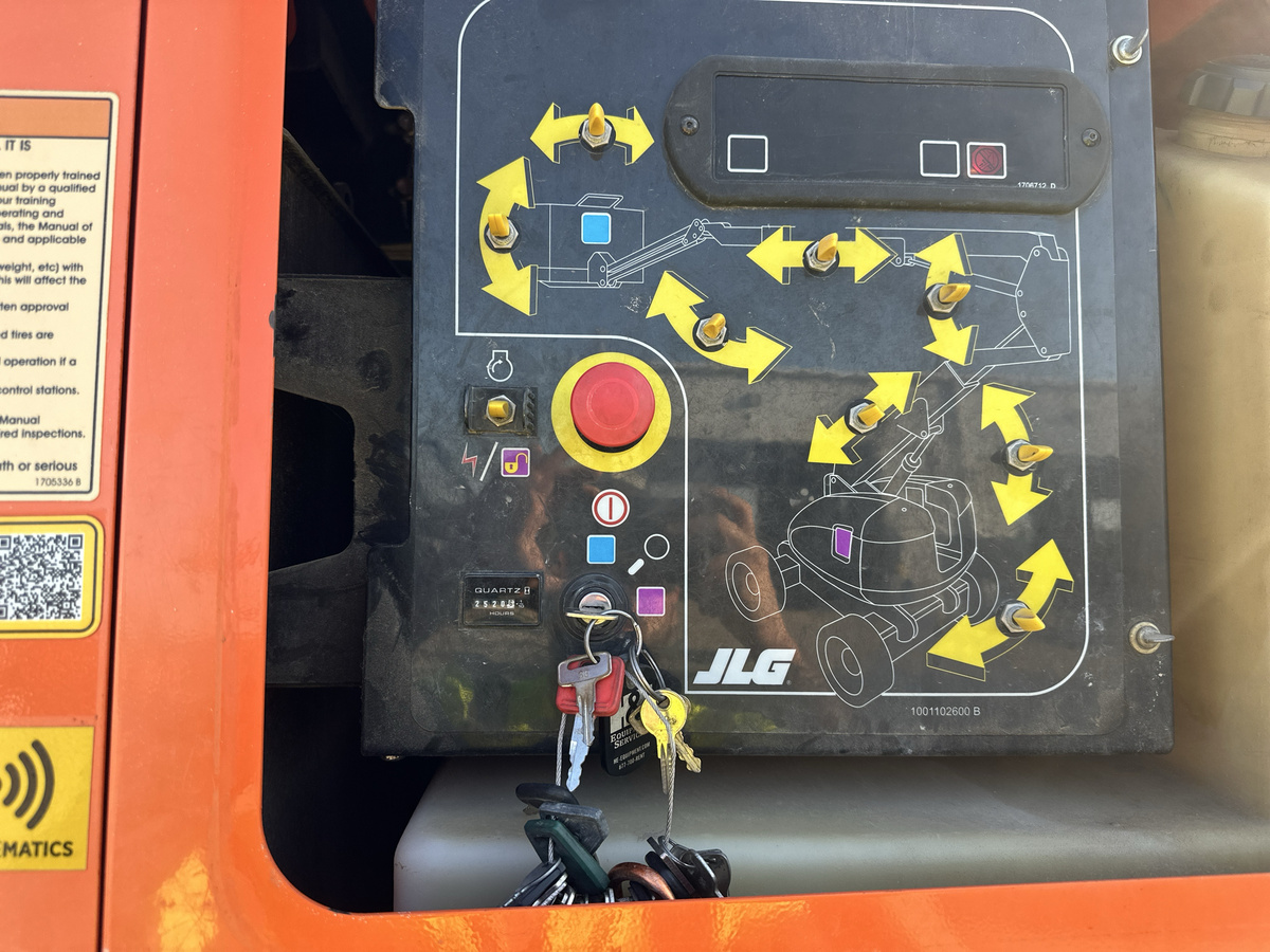 2018 JLG 800AJ-11